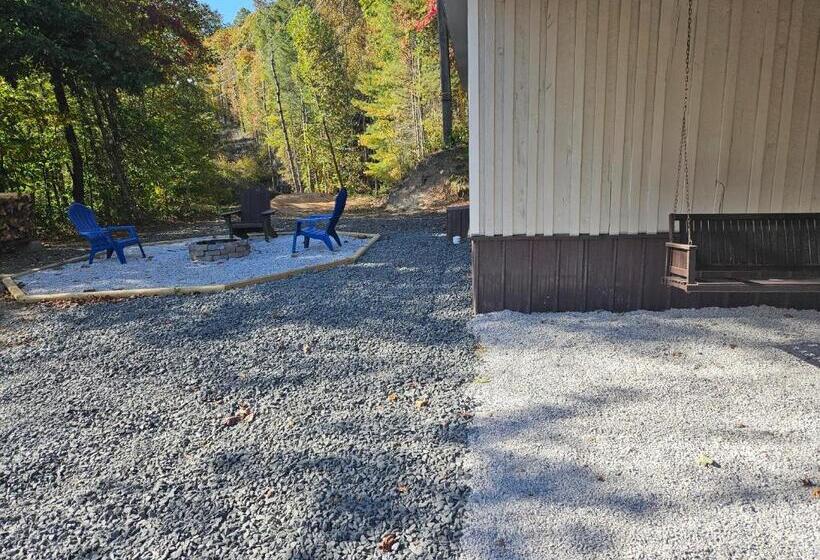 ペンション Toe River Retreat