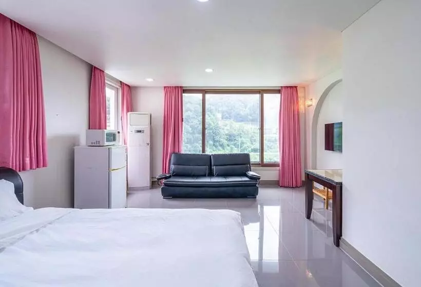 リゾートホテル Die Pause Pool Villa Pension
