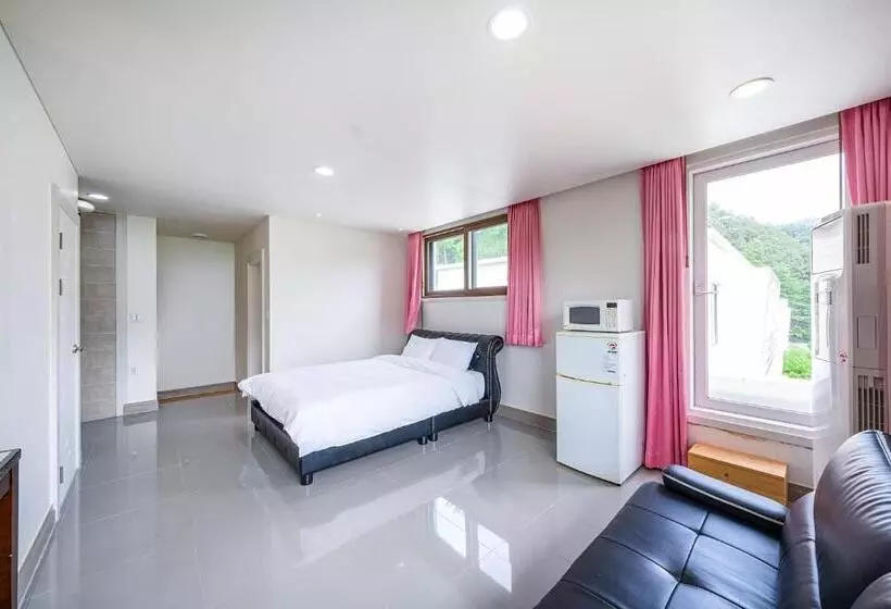 リゾートホテル Die Pause Pool Villa Pension