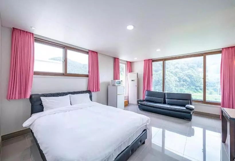 リゾートホテル Die Pause Pool Villa Pension