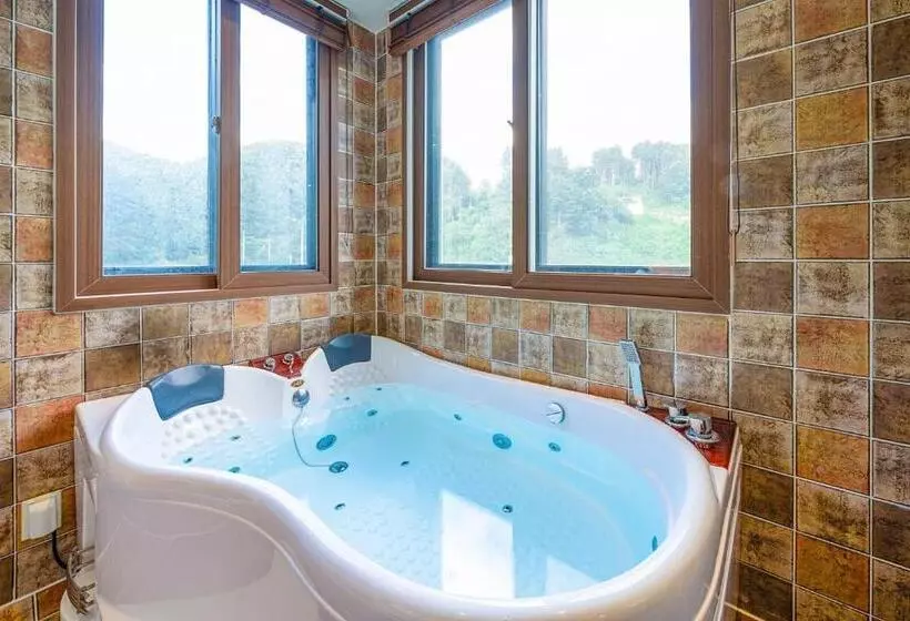 リゾートホテル Die Pause Pool Villa Pension