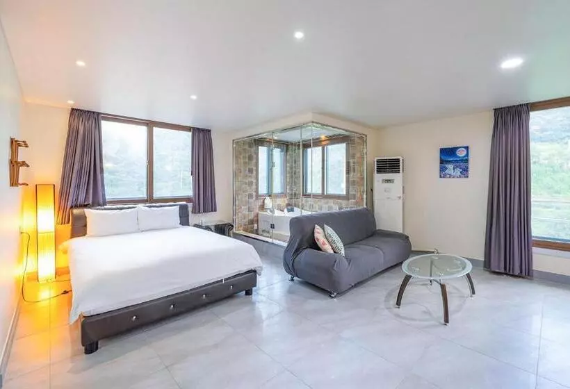 リゾートホテル Die Pause Pool Villa Pension