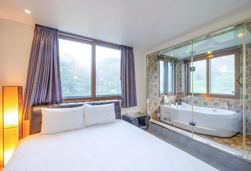 リゾートホテル Die Pause Pool Villa Pension