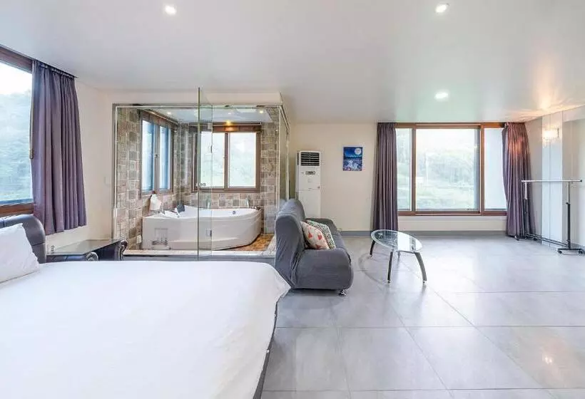 リゾートホテル Die Pause Pool Villa Pension