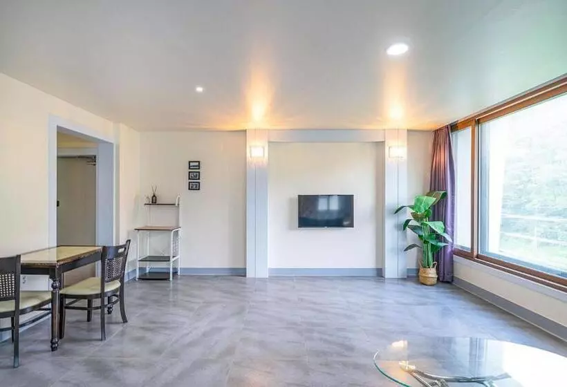 リゾートホテル Die Pause Pool Villa Pension