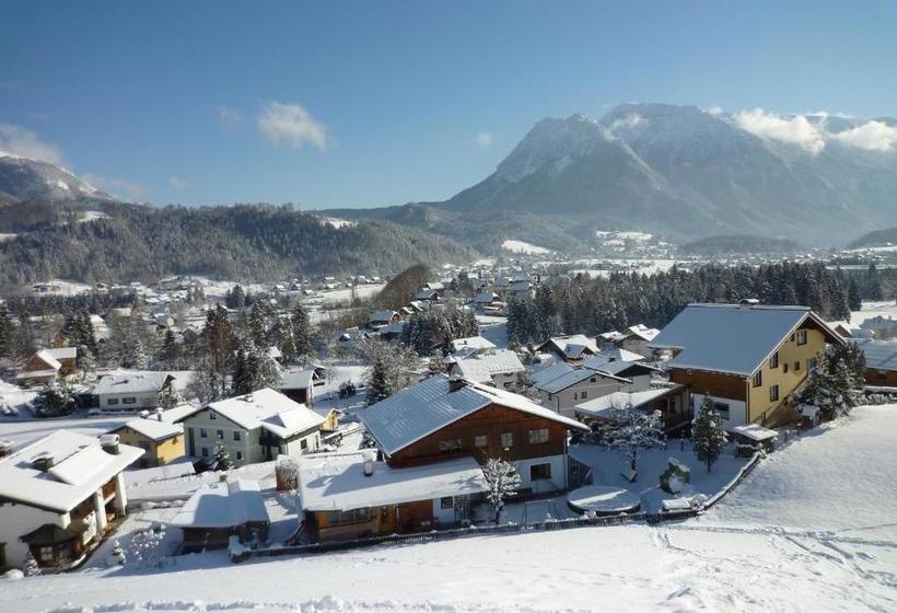 Hotelli Apartment / Ferienwohnung Helga Hummelbrunner