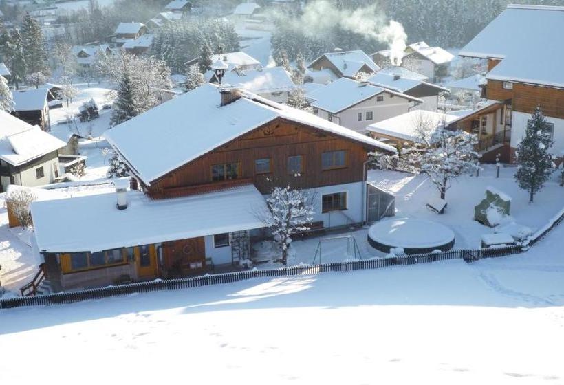 Hotelli Apartment / Ferienwohnung Helga Hummelbrunner