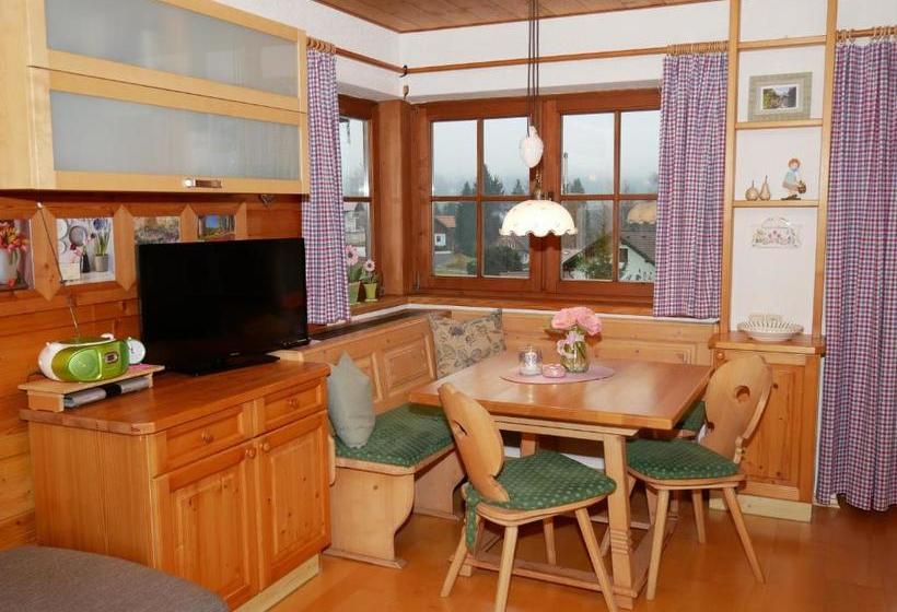 Hotelli Apartment / Ferienwohnung Helga Hummelbrunner