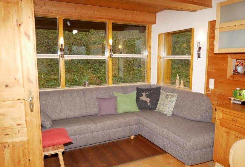 Hotelli Apartment / Ferienwohnung Helga Hummelbrunner