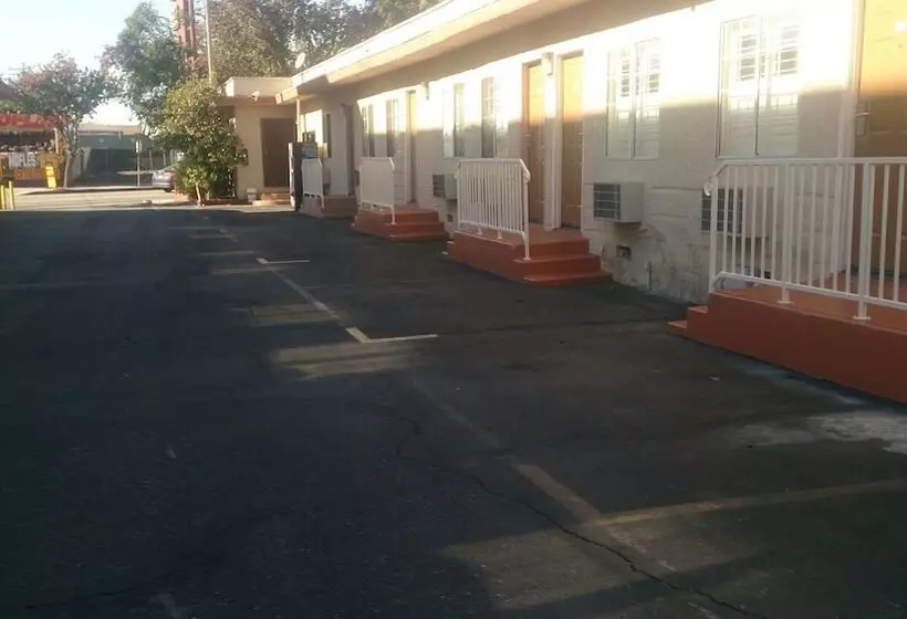 Hotelli Budget Inn