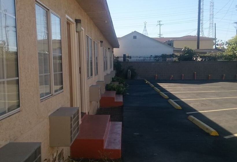 בית מלון כפרי Budget Inn