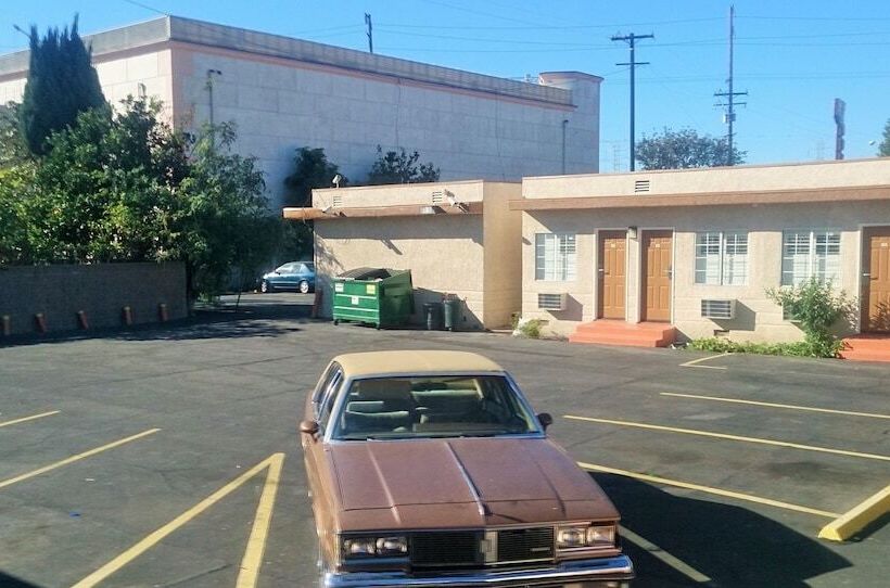 בית מלון כפרי Budget Inn