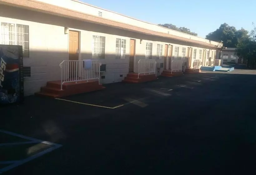 Hotelli Budget Inn