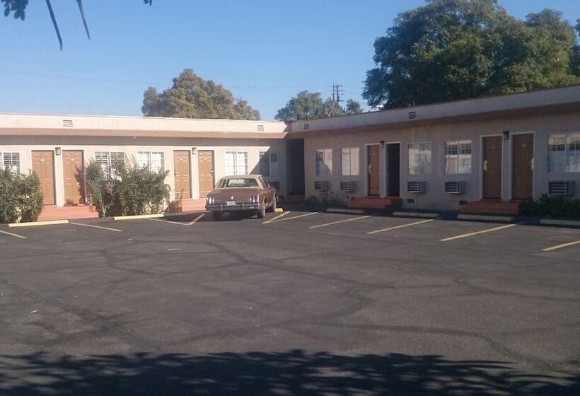 בית מלון כפרי Budget Inn