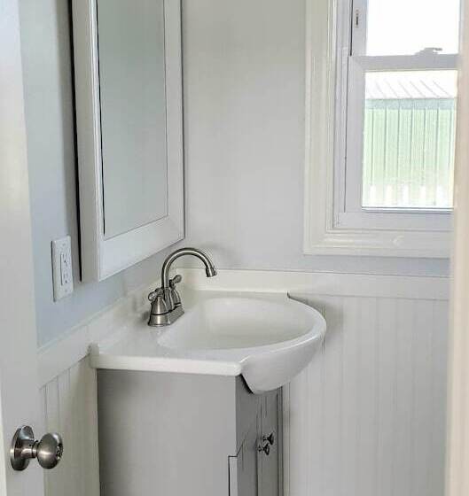 Отель Coastal Inn