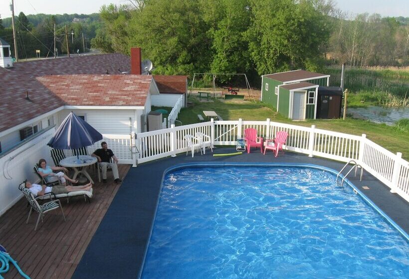 Отель Coastal Inn