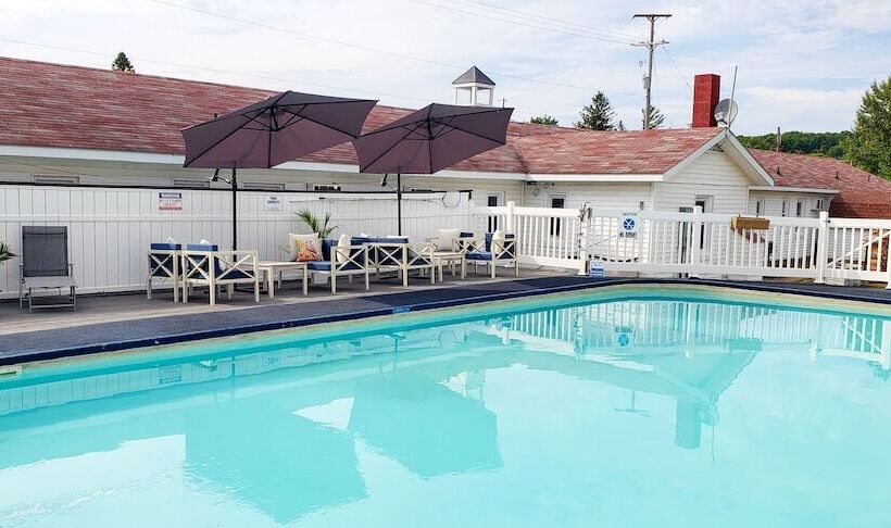 Отель Coastal Inn