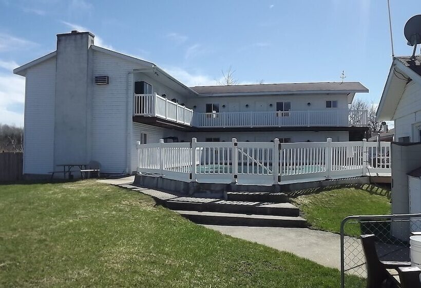 Отель Coastal Inn