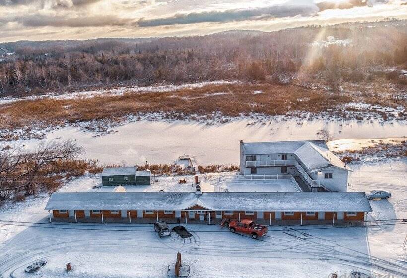 Отель Coastal Inn