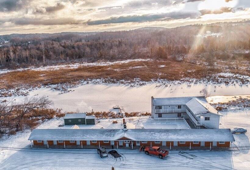Отель Coastal Inn