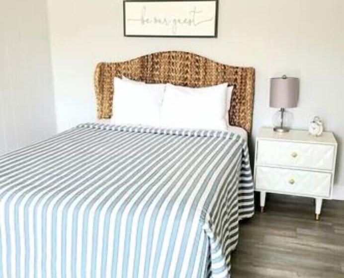 Отель Coastal Inn