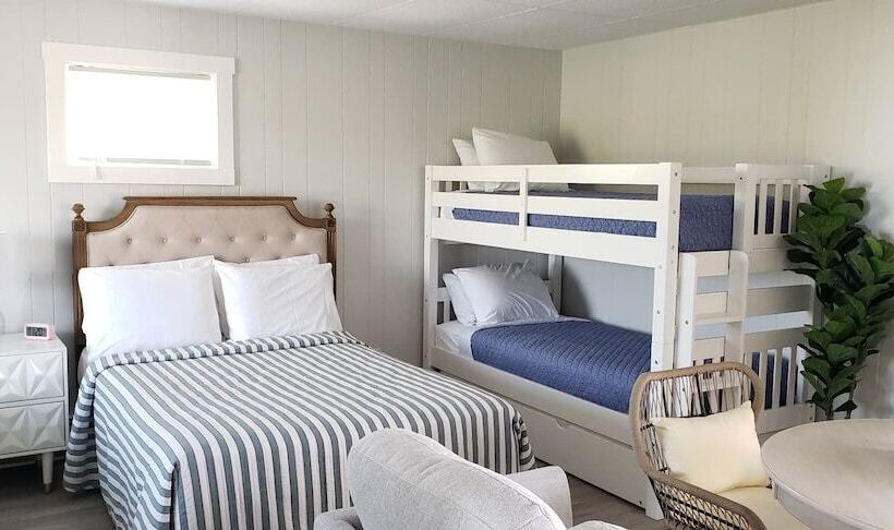 Отель Coastal Inn