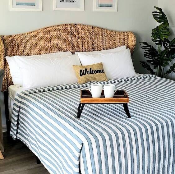 Отель Coastal Inn