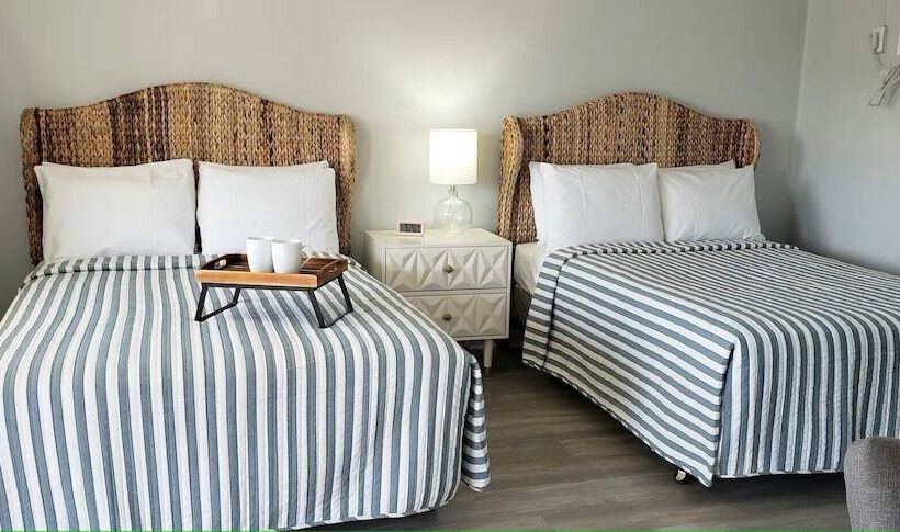 Отель Coastal Inn