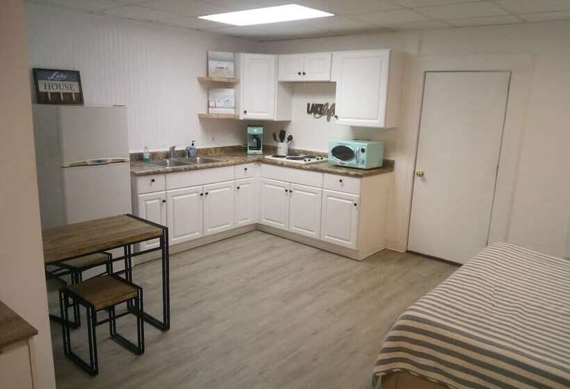 Отель Coastal Inn