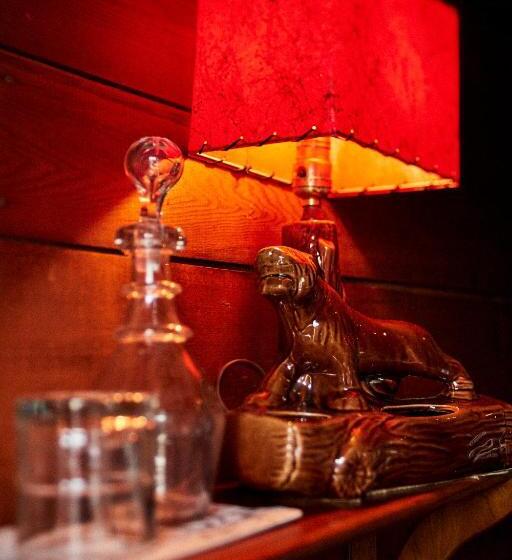 هتل Crew S Quarters Boarding House Caters To Men