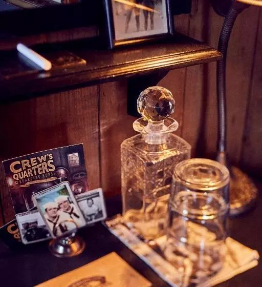 ホテル Crew S Quarters Boarding House   Caters To Men