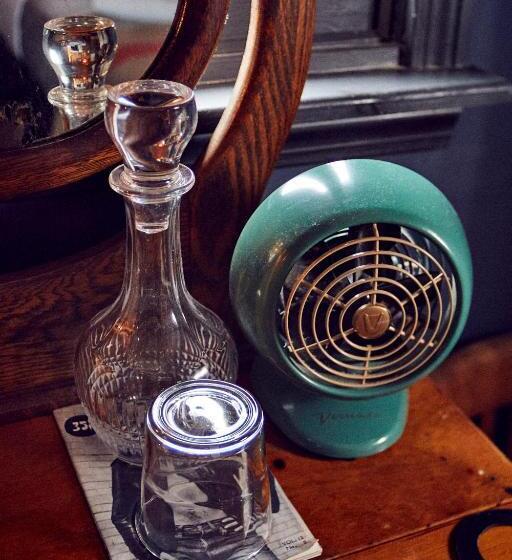 هتل Crew S Quarters Boarding House Caters To Men