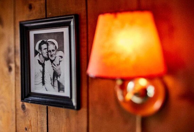 هتل Crew S Quarters Boarding House Caters To Men