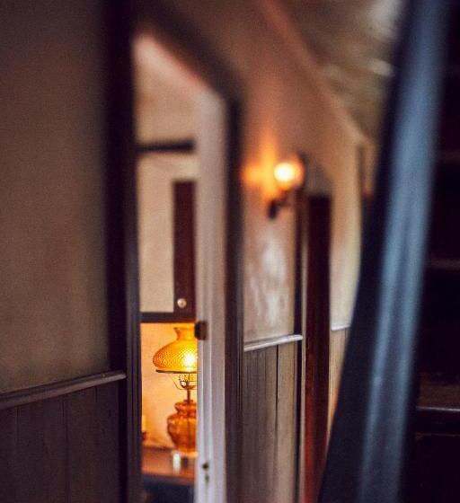 هتل Crew S Quarters Boarding House Caters To Men