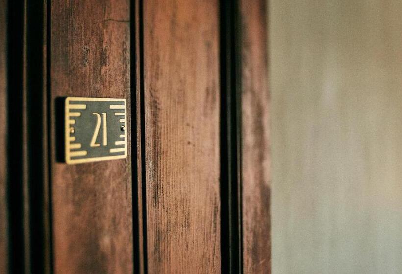 هتل Crew S Quarters Boarding House Caters To Men