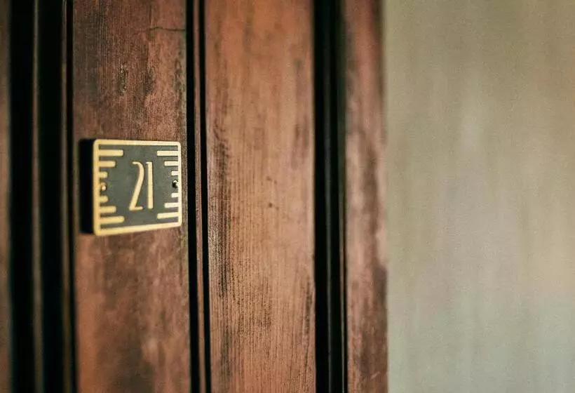 ホテル Crew S Quarters Boarding House   Caters To Men