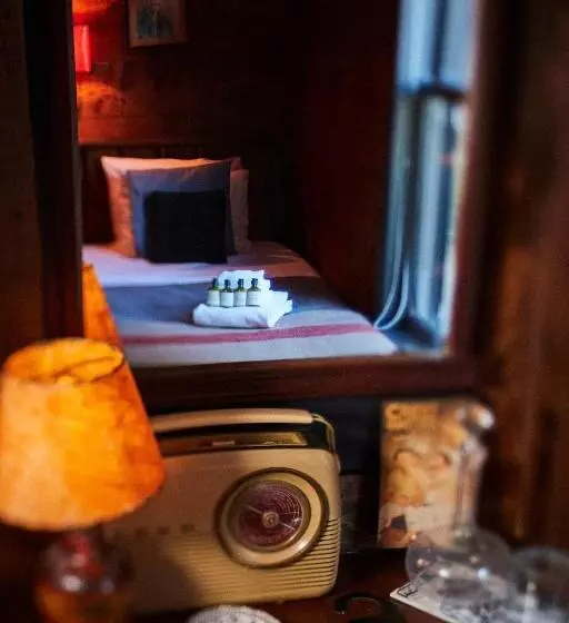 ホテル Crew S Quarters Boarding House   Caters To Men