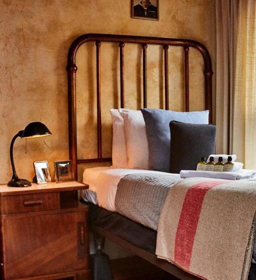 هتل Crew S Quarters Boarding House Caters To Men