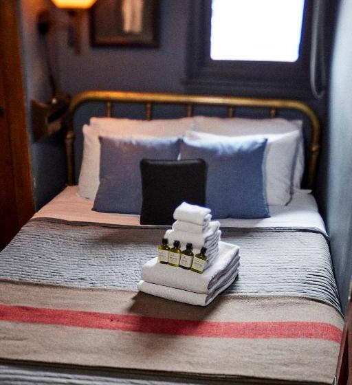 هتل Crew S Quarters Boarding House Caters To Men