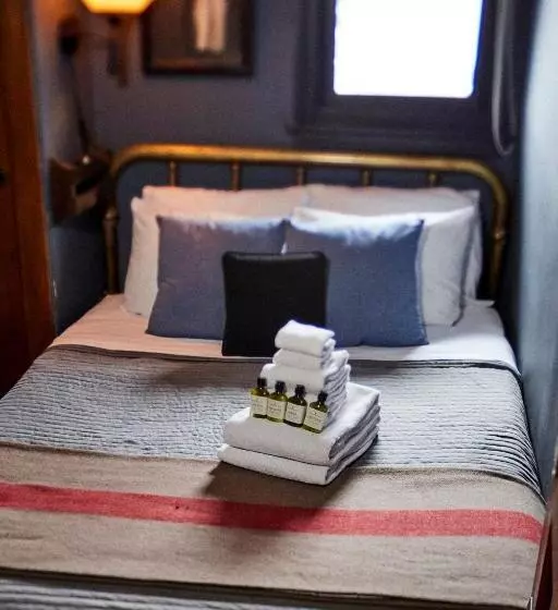 ホテル Crew S Quarters Boarding House   Caters To Men