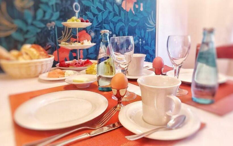 Privathotel Der Schwarze Herrgott No Tv