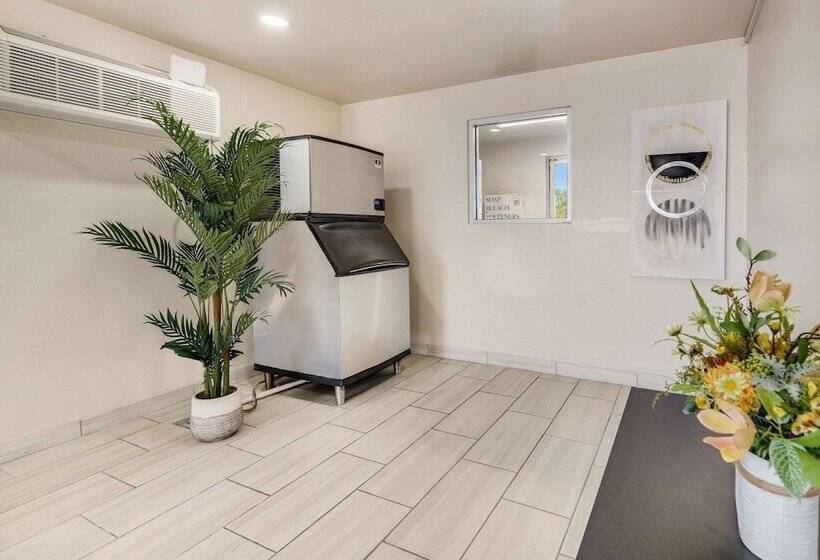 Hotelli Econo Lodge Stockton Near I5 Fairgrounds