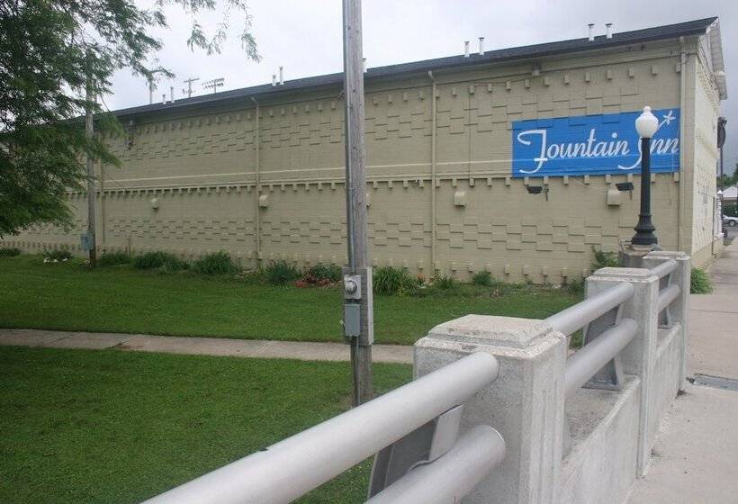 ホテル Fountain Inn