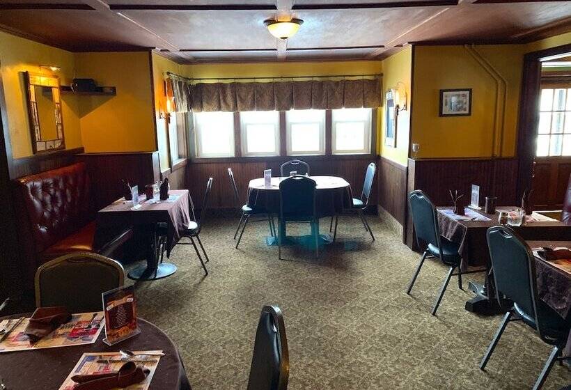 בית מלון כפרי Fred's Inn Restaurant & Lodging