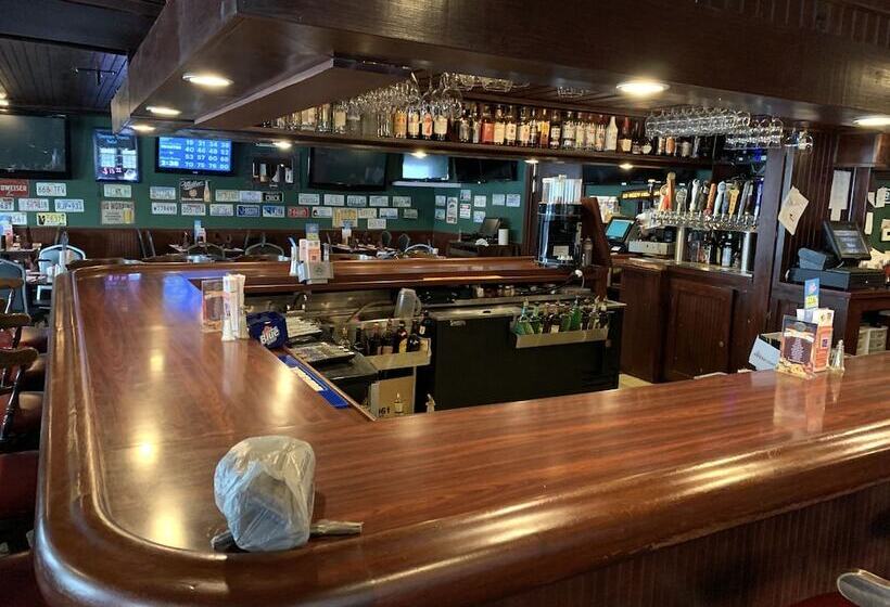 בית מלון כפרי Fred's Inn Restaurant & Lodging