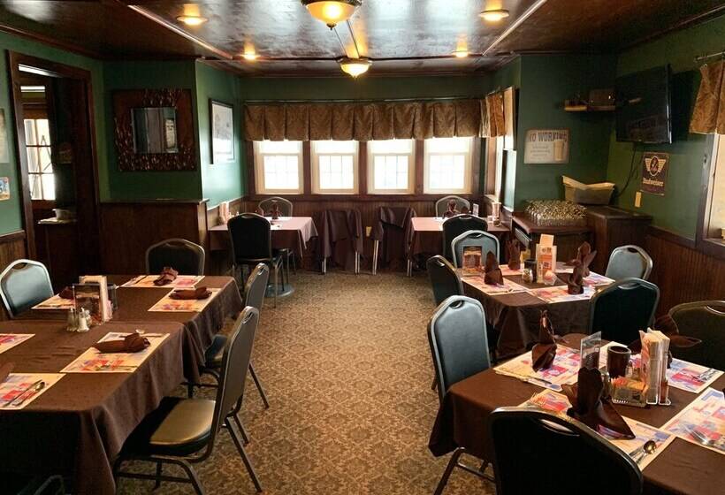 בית מלון כפרי Fred's Inn Restaurant & Lodging