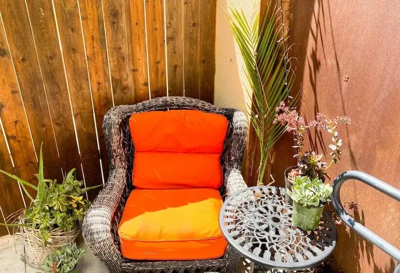 هتل International Travelers House Hostel   Downtown San Diego Little Italy