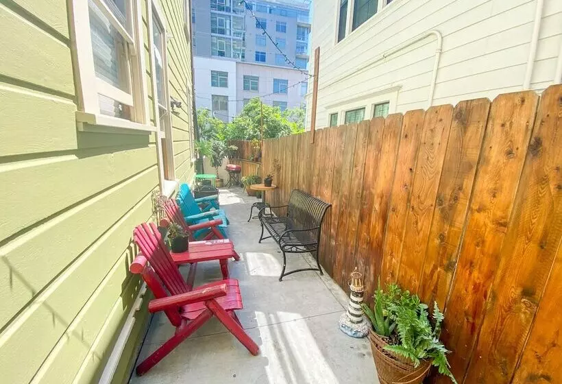 هتل International Travelers House Hostel   Downtown San Diego Little Italy
