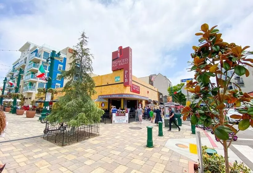 هتل International Travelers House Hostel   Downtown San Diego Little Italy