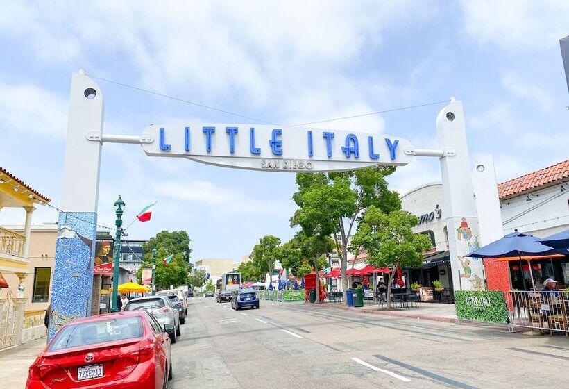 Отель International Travelers House Adventure Hostel